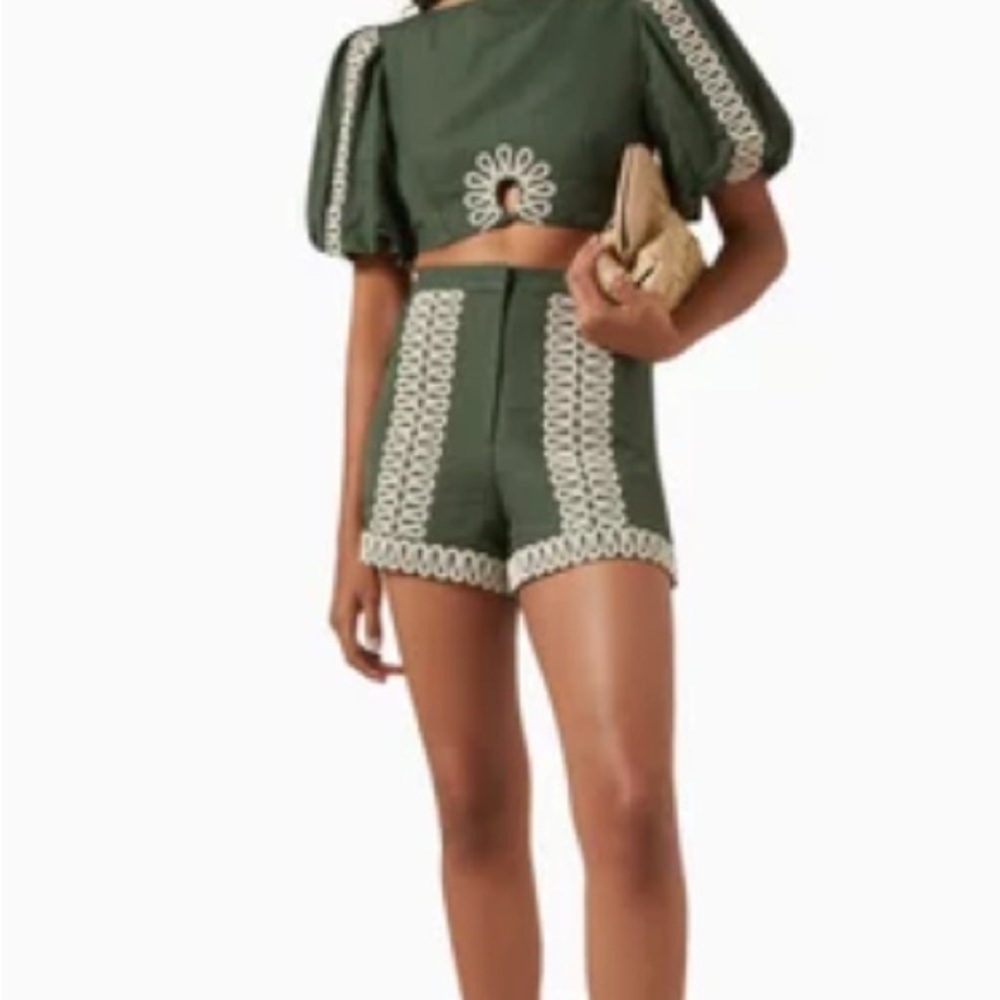 Significant other shorts High-Waist Green Embroidered Women’s Shorts size 2